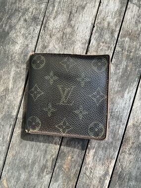 Authentic Louis Vuitton Men’s Wallet (Project piece)